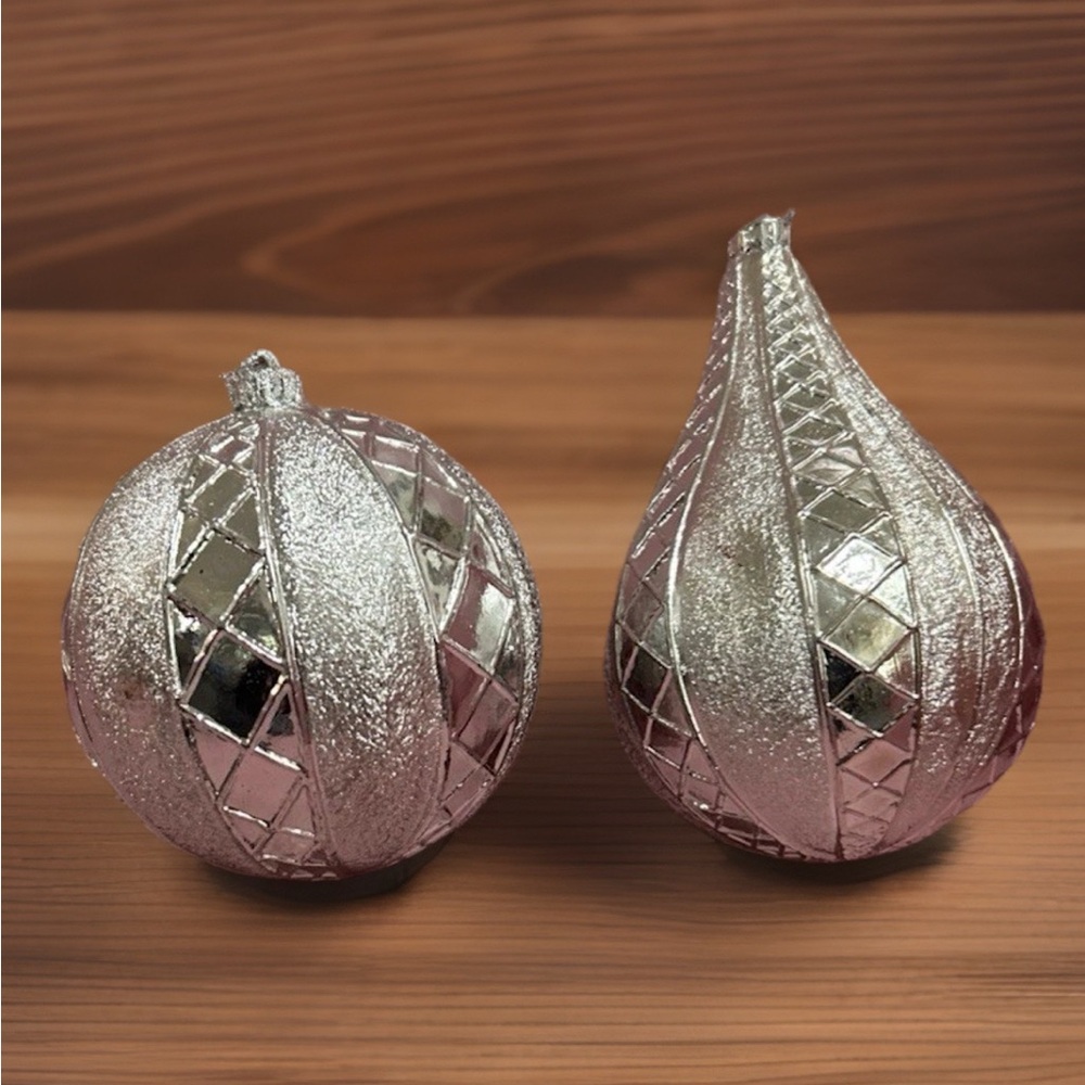 SET OF 2 SILVER METALLIC CHRISTMAS ORNAMENTS- PLASTIC